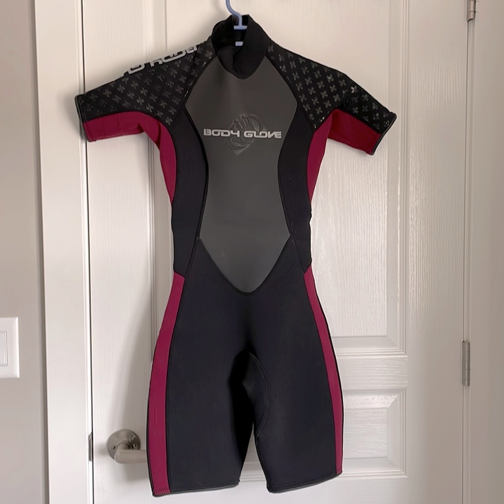 Size 5/6 womens bodyglove wetsuit. Worn once. Basically brand new! No defects